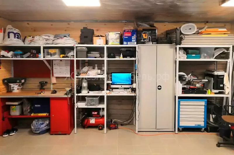 Металлический шкаф, стеллажи и инструментальная тумба для частного гаража г. Тюмень